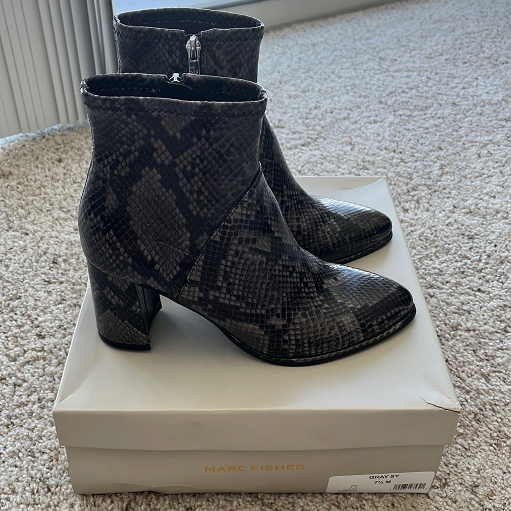 BRAND NEW Marc Fisher Gray & Black Snake print Dyvine Bootie, size 7.5